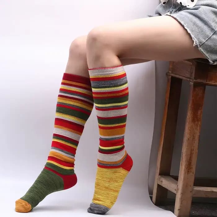 Chaussettes longues à rayures colorées pour célébration d'halloween et de noël