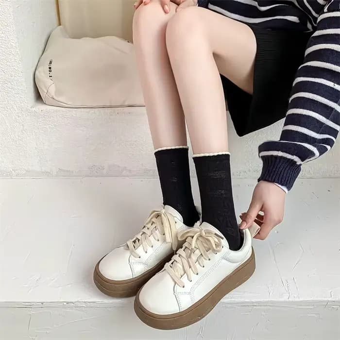 Chaussettes pour femmes à bordure fleurie, mode printemps-été, chaussettes respirantes mi-mollet, en coton fin, confortables, couleur unie blanche