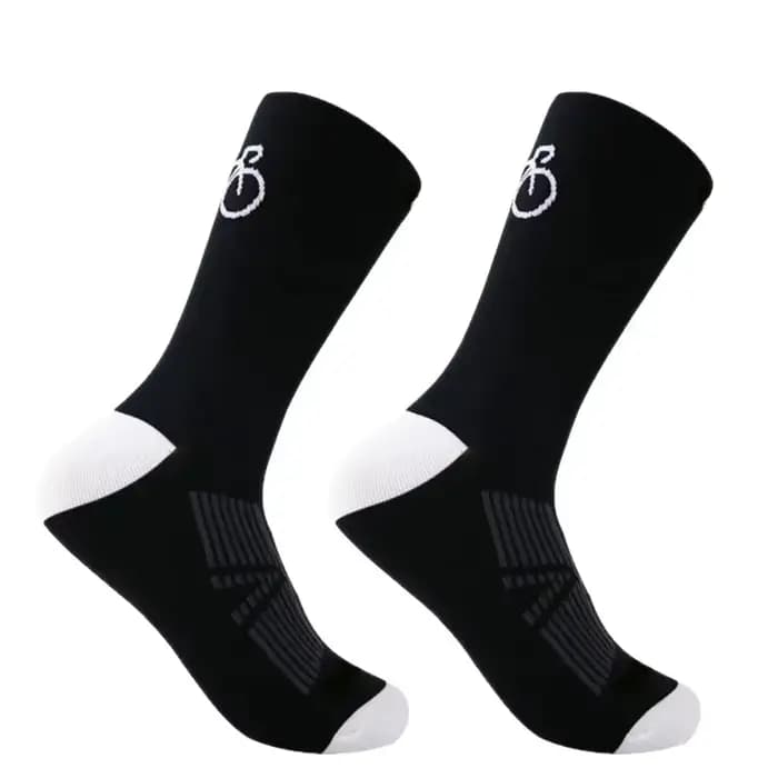 Une paire de chaussettes de cyclisme pour sports de plein air