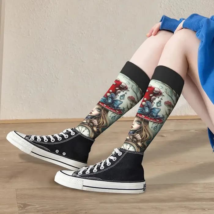 Une figure dans un chapeau en forme de champignon chaussettes Style rétro bas décontractés confortables chaud respirant chaussettes antidérapantes cadeau unisexe