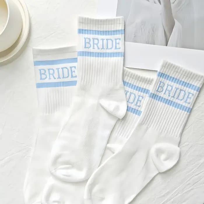 1 paire de chaussettes blanches de mariée, chaussettes décoratives sur le thème du mariage, cadeaux de mariage créatifs, accessoires de photographie de mariage, fête prénuptiale Favo