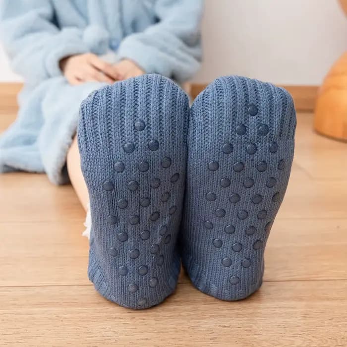 1 Paire de Chaussettes Pantoufles Neuves pour Femme, Chaudes d'Hiver, Courtes, en Coton Épais, Douces, Antidérapantes, en Fil de Laine, avec Grip, pour la Maison et le Sommeil