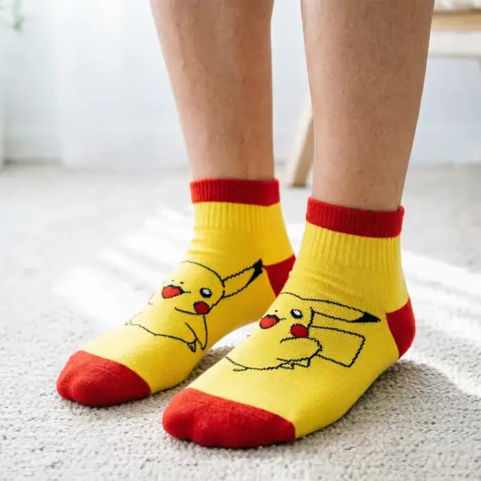 Chaussettes Pokémon en coton Pikachu Charmander Squirtle, chaussettes décontractées respirantes à coupe basse pour hommes et femmes