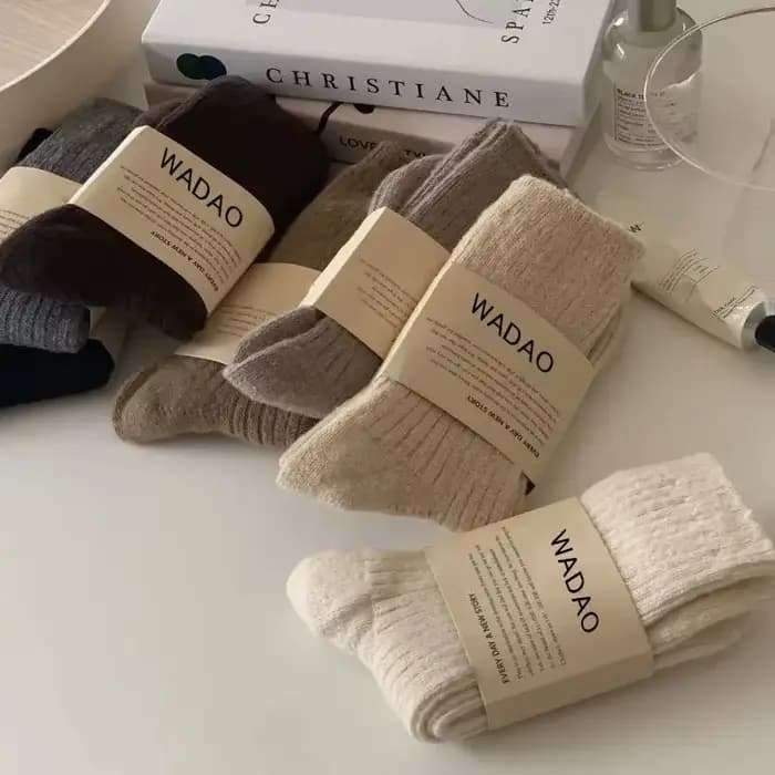 Nouvelles chaussettes d'hiver femmes cachemire laine épaissir chaud femmes chaussettes Sox mode japonaise Harajuku couleur unie thermique longues chaussettes