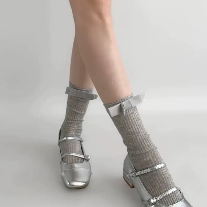 Chaussettes Femme Printemps-Été Ultra-fines à Nœud et Rayures Verticales, Respirantes et Douces, Tendance Mode, Vente en Gros