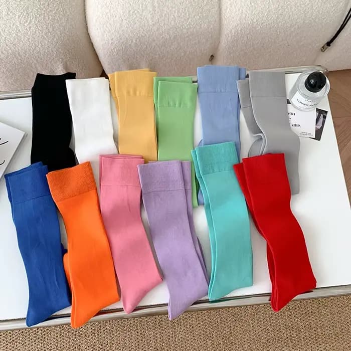Bas de sport coréens pour femmes, chaussettes longues en coton pour filles JK, bas hauts de Style japonais, chaussettes hautes noires et blanches