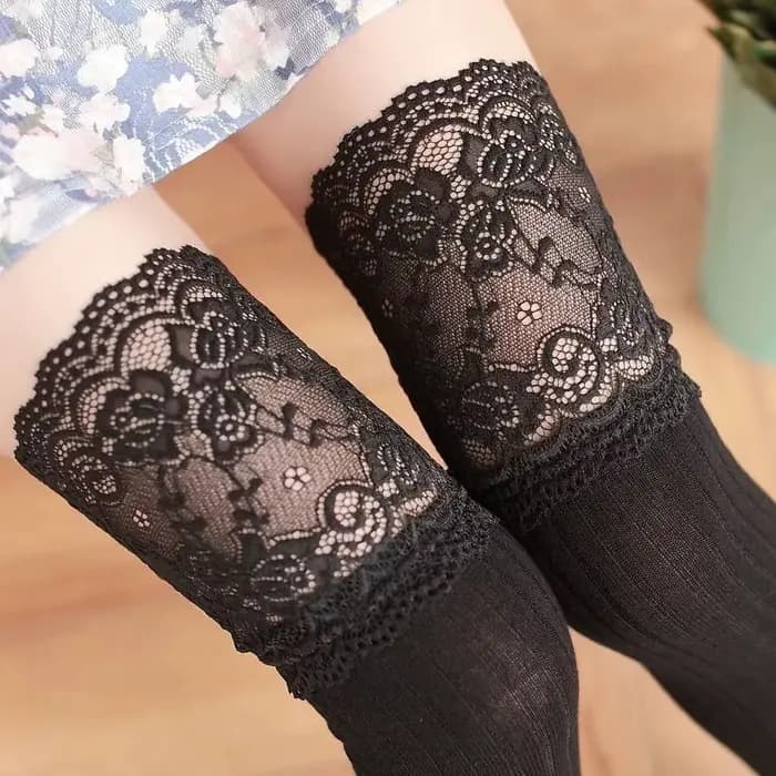 1 paire de chaussettes hautes en dentelle pour femmes