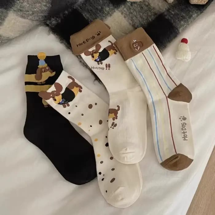 Chaussettes mi-mollet amusantes à motif de teckel de dessin animé