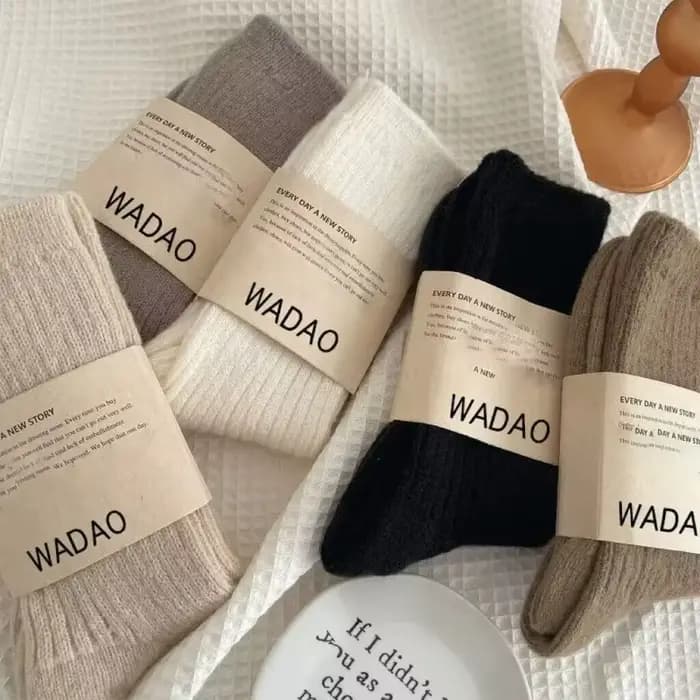 Nouvelles chaussettes d'hiver femmes cachemire laine épaissir chaud femmes chaussettes Sox mode japonaise Harajuku couleur unie thermique longues chaussettes