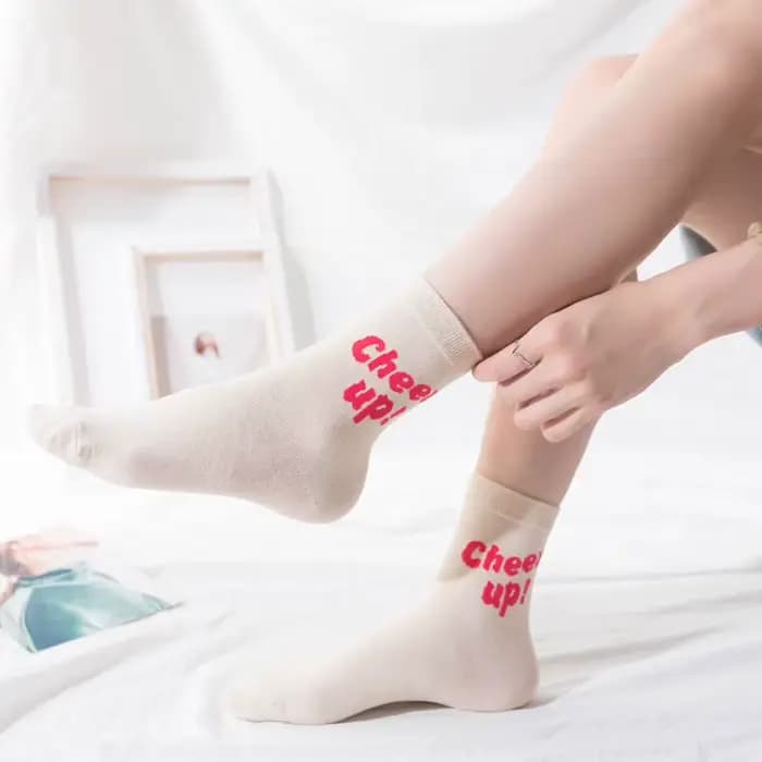 Chaussettes femmes mode Kawai Hip Hop lettre Harajuku rue noir blanc Hipster Skateboard coton