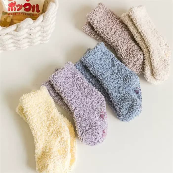 Chaussettes chaudes et douces pour bébé avec grip