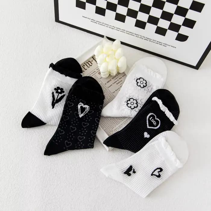 Lot de 5 paires de chaussettes pour femmes, chaussettes fines d'été et de printemps, chaussettes amusantes noires, style Lolita, mignonnes, kawaii, à volants, en coton