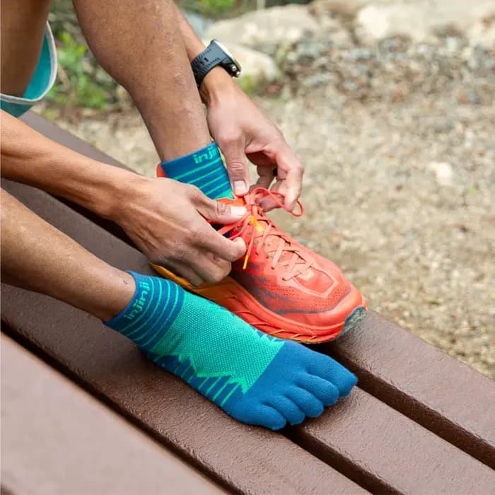 Injinji Chaussettes à cinq doigts Ultra Run Chaussettes de randonnée tout-terrain Chaussettes épaisses et chaudes.