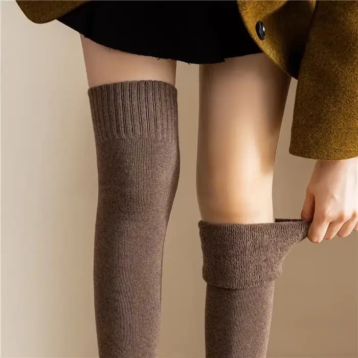 Chaussettes au-dessus du genou en éponge pour femmes en hiver