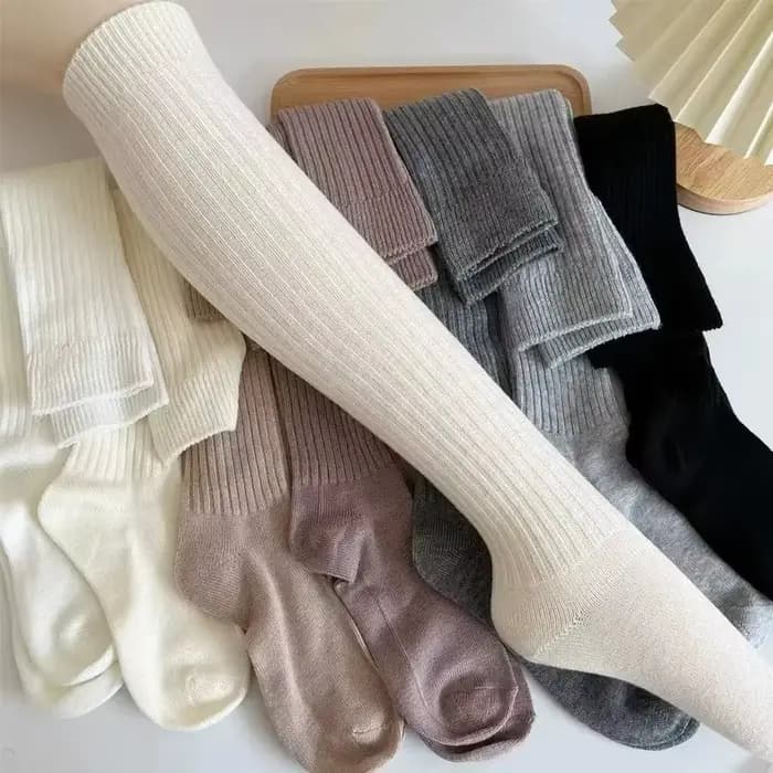 Chaussettes longues en laine tricotée pour femmes