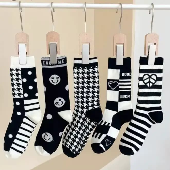 Femmes noir blanc laine chaussettes Plaid rétro vérifier fleur imprimé Harajuku filles chaussette femme hiver chaud