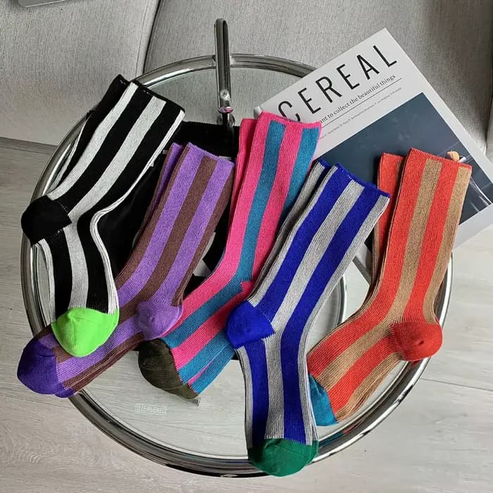 Chaussettes unisexes à rayures de couleur assortie