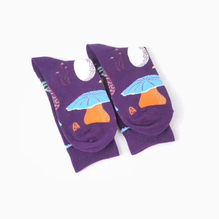 1 paire de chaussettes mi-mollet unisexes à motif de champignon coloré
