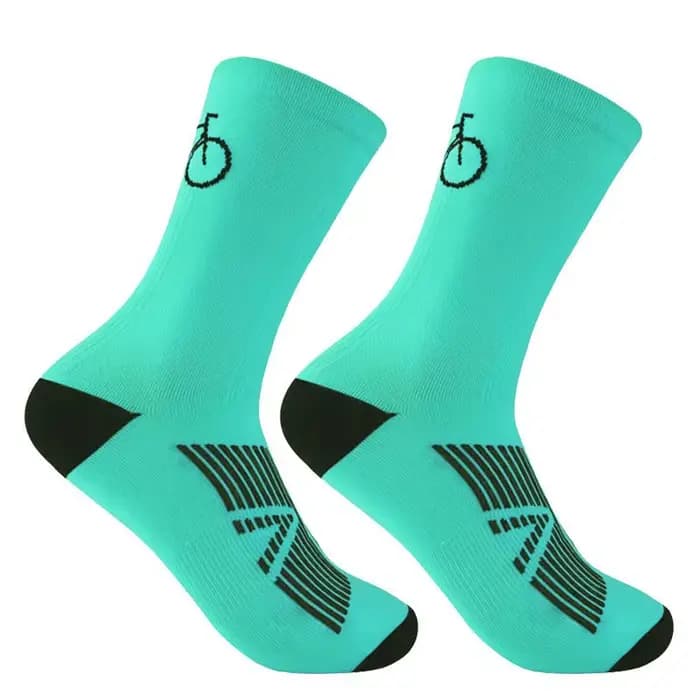 Une paire de chaussettes de cyclisme pour sports de plein air