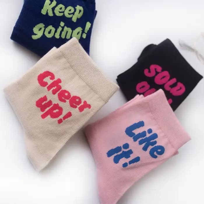 Chaussettes femmes mode Kawai Hip Hop lettre Harajuku rue noir blanc Hipster Skateboard coton