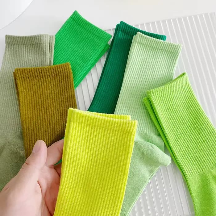 1 paire de chaussettes colorées solides pour femmes
