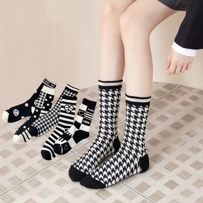 Femmes noir blanc laine chaussettes Plaid rétro vérifier fleur imprimé Harajuku filles chaussette femme hiver chaud