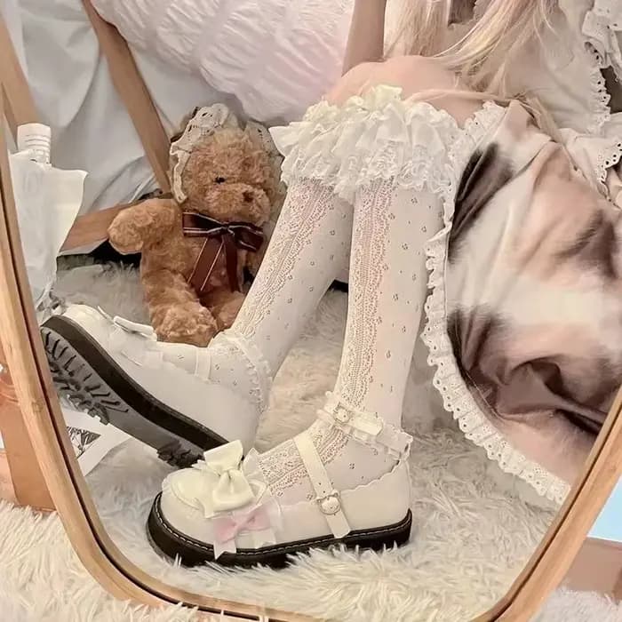 1 paire de chaussettes Lolita en dentelle blanche lait