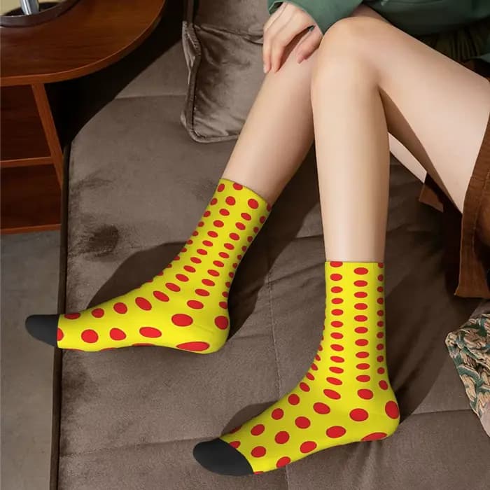 Chaussettes classiques à motif de pois rouge et jaune