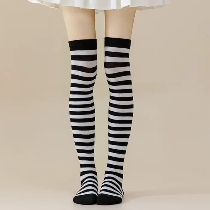 Cadeau de noël garder au chaud bas à rayures colorées absorbent la sueur doux sur les chaussettes au genou mignon mince