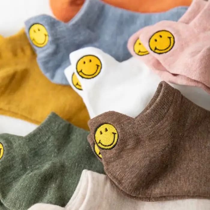 4 paires Lot coton femmes chaussettes brodé solide Kawaii couleur mignon pantoufle été cheville drôle dessin animé décontracté grand sourire ensemble heureux