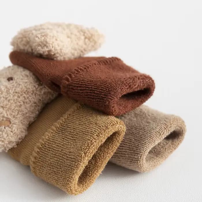 Chaussettes en coton épais pour bébé, chaudes et confortables, ours de dessin animé mignon, chaussettes de sol antidérapantes pour nourrissons filles et garçons