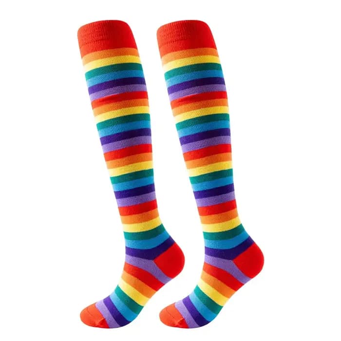 Chaussettes longues rouges à rayures colorées pour femmes