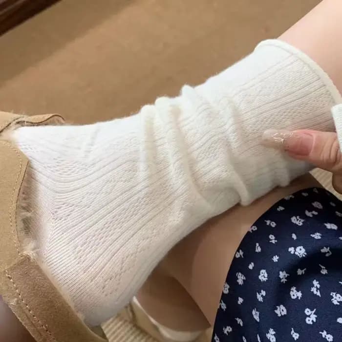 Chaussettes pour femmes noir et blanc automne Ins tendance rétro crème bouclée motif foncé
