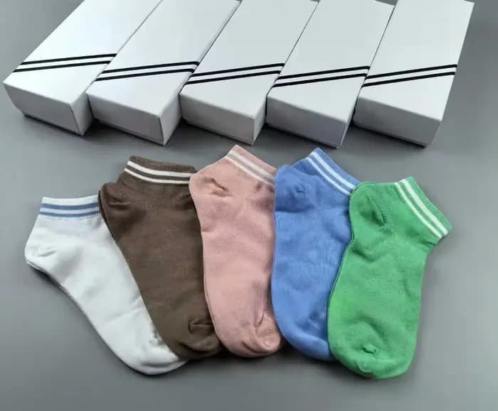 5 paires de chaussettes de yoga pour femmes, chaussettes de sport en coton à tube moyen, confortables, amortissantes, style classique, extensibles, anti-transpiration, pour toutes les saisons
