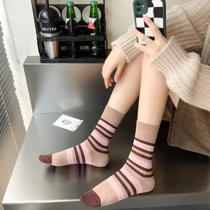 Chaussettes en coton à rayures multicolores pour femmes