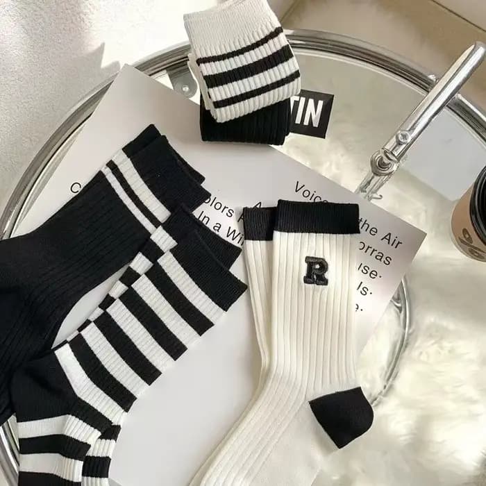 Chaussettes mi-longues noires et blanches pour femmes, quatre saisons, style Oupillimprimés, chaussettes de sport à rayures, 5 paires