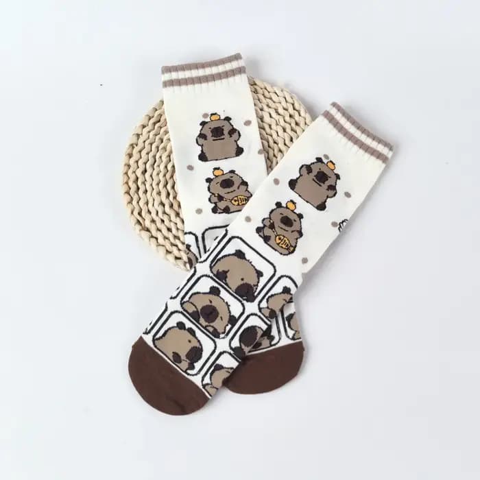 1 paire de chaussettes mi-mollet confortables à motif Capybara mignon de dessin animé pour femmes