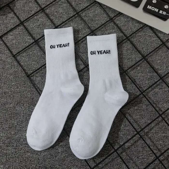 Femmes coton chaussettes nouvelle vente chaude lettre Jacquard série sport de rue Hip Hop personnalisé mode dames