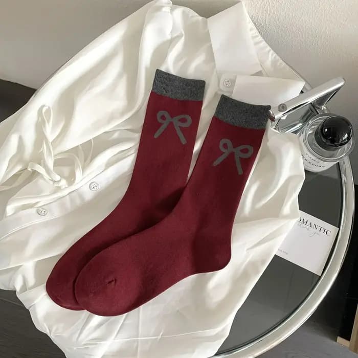 Chaussettes Midtube à rayures rouges avec nœud