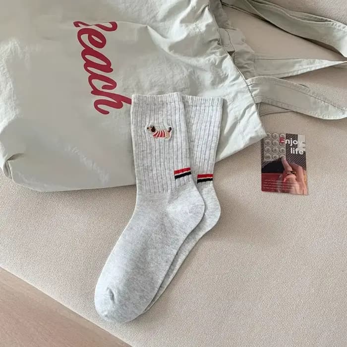 Chaussettes mi-tube brodées de chien saucisse pour femmes, chaussettes à motif teckel pour filles, à