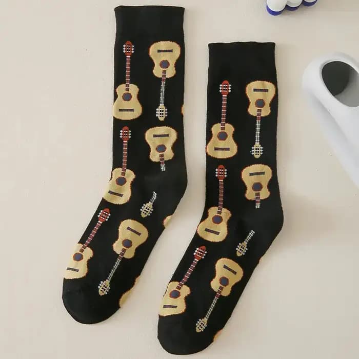 1 paire de chaussettes mi-tube imprimées guitare pour hommes, à la mode, polyvalentes, col rond, doux, confortables, respirantes, décontractées