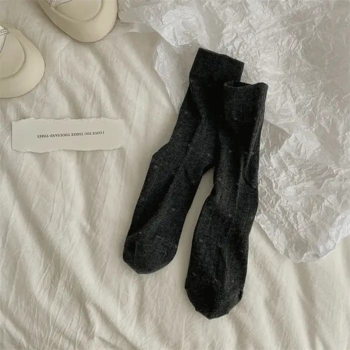 Chaussettes pour femmes en soie glacée, fines, en maille, mi-mollet, douces, respirantes, couleur unie blanche, simples, tendance, amusantes, pour le printemps et l'été