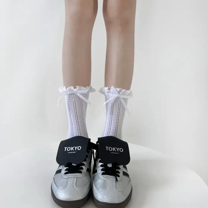 Chaussettes en dentelle fine et respirante en maille mi-mollet pour femme avec bordure