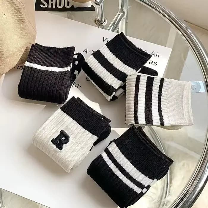 Chaussettes mi-longues noires et blanches pour femmes, quatre saisons, style Oupillimprimés, chaussettes de sport à rayures, 5 paires