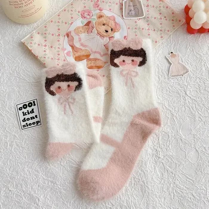 Chaussettes japonaises mignonnes pour femmes, chaussettes d'hiver épaisses et chaudes en peluche, imprimé fraise coréenne, en molleton de corail, pour dormir au sol