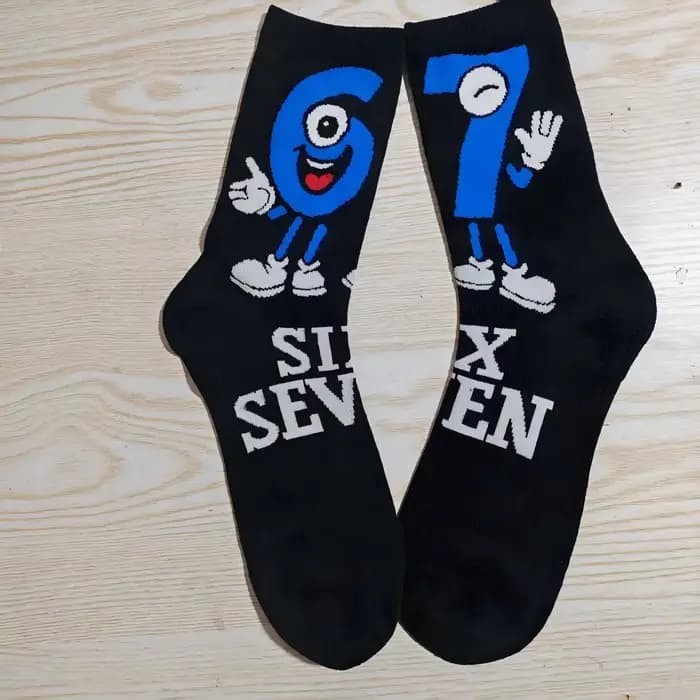 Célébrité d'internet Meme 67 Six Seven 6-7 chaussettes de jeu drôles bas d'automne gothique Couple