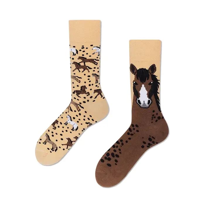 Chaussettes amusantes à motif de chevaux de dessin animé