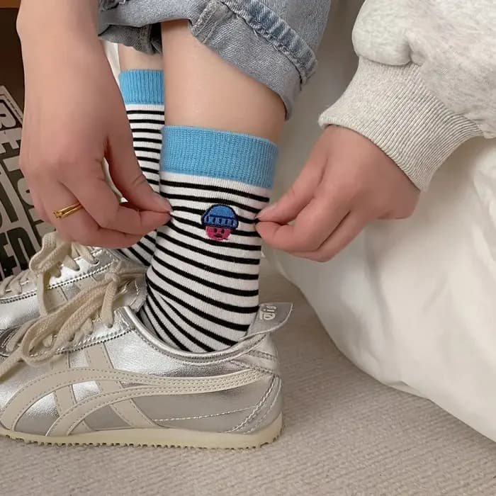 Chaussettes mi-tube en coton de dessin animé pour femmes