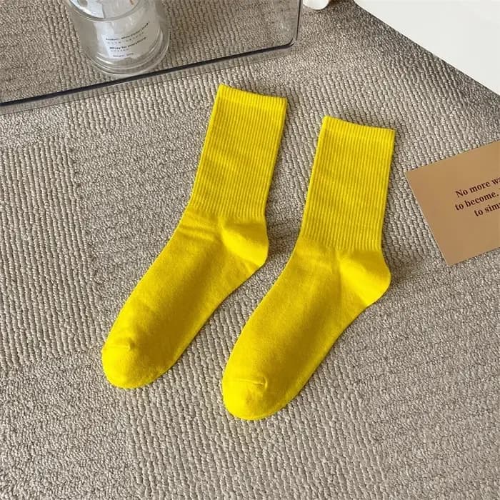 2025 nouvelles femmes hommes coton chaussettes rouge vert bas de noël Sport Absorption de la sueur été automne couleur unie heureux chaussette bonneterie