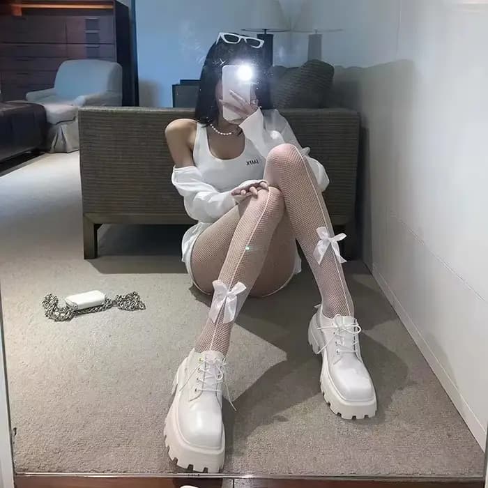Collants résille rétro pour femme avec nœud papillon et design ajouré